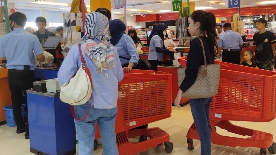 Transmart Full Day Sale di gerai Cempaka Putih dipadati pengunjung
