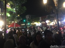Kayutangan-Balai Kota Malang Mulai Dipadati Warga di Malam Pergantian Tahun