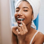 Gigi Menguning karena Suka Ngopi? Cek 6 Cara Gampang Memutihkan Gigi Secara Alami Ini