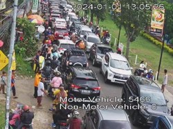 Puncak Libur Tahun Baru, Lalu Lintas di Trawas Mojokerto Padat Merayap