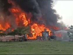 Kebakaran Gudang Palet Surabaya Diduga Dipicu Kembang Api