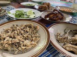 Warung Wader di Madiun Diserbu Pengunjung yang Liburan Tahun Baru