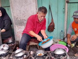 Mencicipi Surabi Papandayan yang Ikonik dan Legendaris di Garut