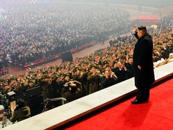 Momen Kim Jong Un Hadiri Perayaan Tahun Baru Ditemani Istri dan Putrinya