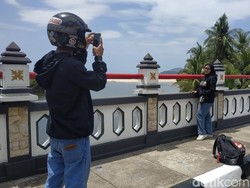 Pasangan Ini Tahun Baruan dengan Touring Vespa dari Pemalang hingga Pacitan