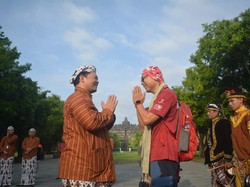 Siapa Pengunjung Pertama Candi Borobudur di Tahun 2024?