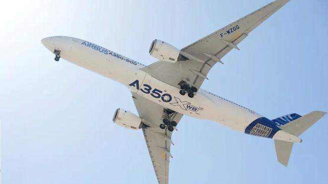 Airbus menerima pesanan 65 jet dari dua maskapai besar Asia, yang merupakan pelanggan utama Boeing, yakni Japan Airlines dan Korean Air.
