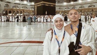 img-title 7 Momen BCL Badalkan Umrah Khusus untuk Ashraf Sinclair