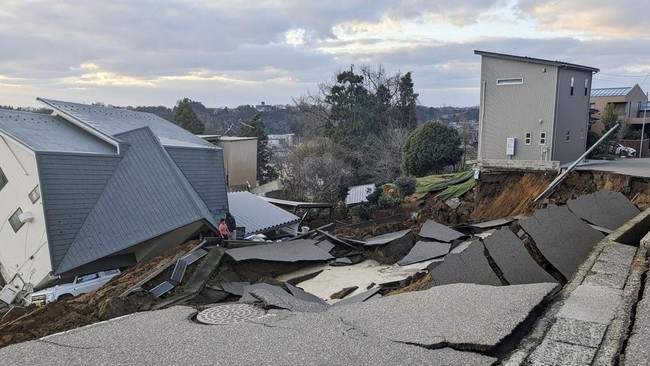 Peringatan gempa besar nan belum pernah terjadi sebelumnya di Jepang telah memicu ribuan pembatalan hotel di wilayah nan ditandai sebagai berisiko tinggi.