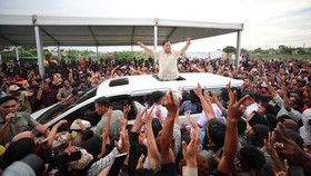 Prabowo Blusukan ke Kampung Sawah, Warga Kaget dan Terharu