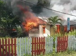 Duduk Perkara Warga Keroyok Babinsa, Bakar 8 Rumah dan Pos Polisi di Jayapura