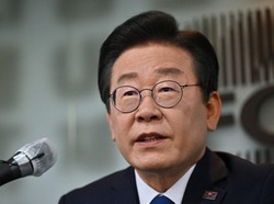 Pemimpin Oposisi Korsel Ditikam di Leher Saat Konferensi Pers di Busan