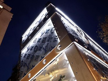 img-title Ini Lokasi Pembangunan Hotel Pertama Louis Vuitton yang Ditutup Koper Raksasa
