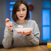 Benarkah Melewatkan Makan Malam Bisa Turunkan Berat Badan? Ini Kata Pakar!