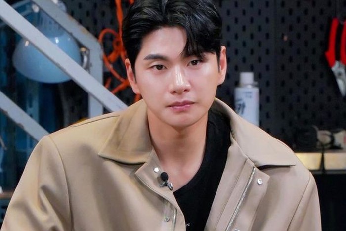 Pria kelahiran 8 Januari 1989 ini mulai dikenal setelah membintangi drama Welcome to Waikiki sebagai tokoh Lee Joon Ki./ foto: instagram.com/luvlk89