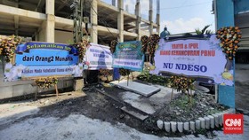 PWNU Jatim Dapat Karangan Bunga Protes Pemecatan Marzuki Mustamar