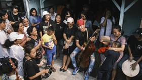 FOTO: Warga Kampung Tugu Rayakan Tahun Baru dengan Tradisi Rabo-rabo