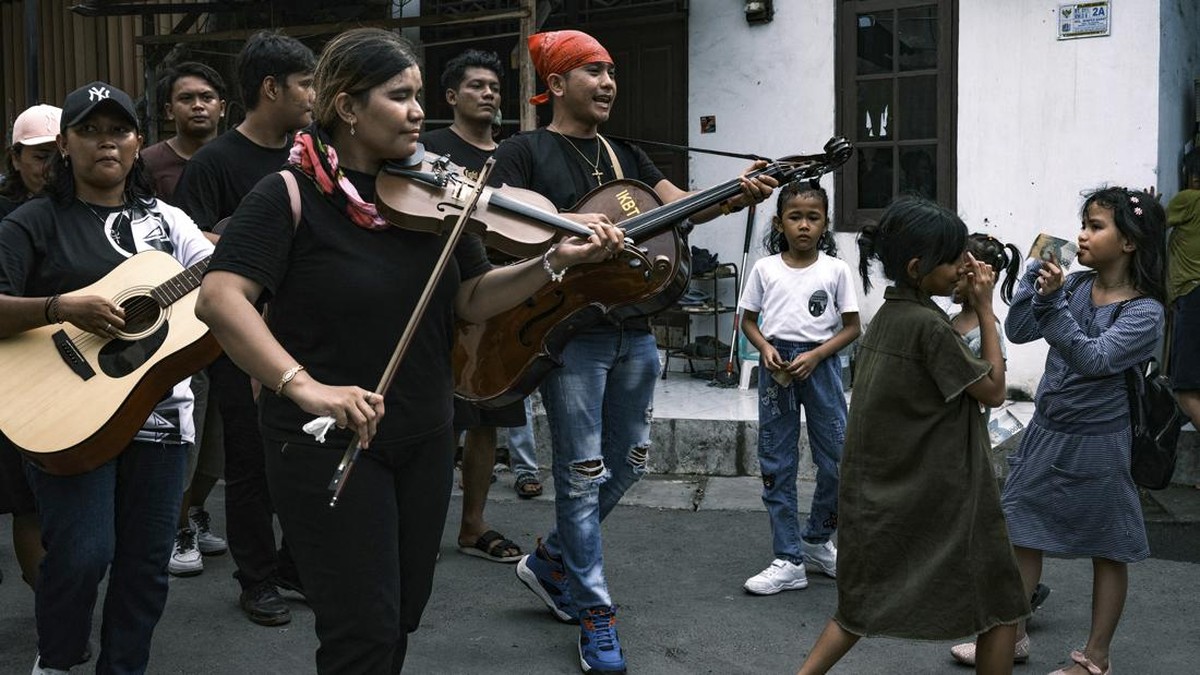 FOTO: Warga Kampung Tugu Rayakan Tahun Baru dengan Tradisi Rabo-rabo