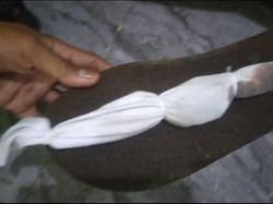Warga Sruwi Temukan Pocong Mini, Langsung Dibakar