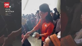 VIDEO: Viral Video Bagi-bagi Uang, Gus Miftah: Saya Bukan TKN