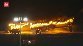 VIDEO: Penampakan Kobaran Api 'Selimuti' Pesawat Japan Airlines