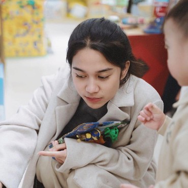 Reaksi Azizah Salsha Saat Nia Ramadhani Ketahuan Ngefans Pratama Arhan