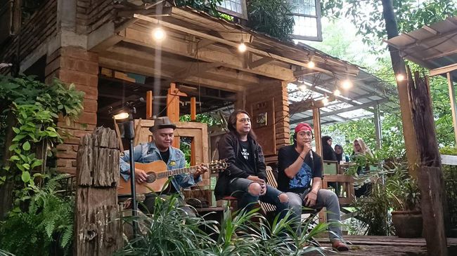 Stinky Reborn mengomentari pencabutan somasi eks gitaris Ndhank Surahman Hartono, tak lama usai pencabutan kuasa terhadap Firdaus Oiwobo sebagai pengacaranya.