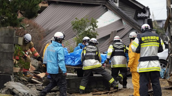 Korban meninggal dunia akibat gempa Jepang bertambah jadi 200 orang, sementara 102 lainnya masih dinyatakan hilang.
