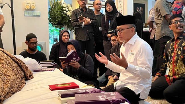 Ketum PAN Zulhas melayat ke rumah duka eks Menko Maritim Rizal Ramli dan menyebut almarhum merupakan sahabat sekaligus salah satu pendiri PAN.