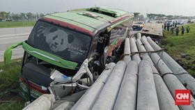 Bus Rombongan Guru Malang Tabrak Truk di Tol Ngawi-Solo: 2 Meninggal