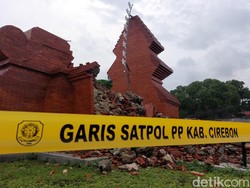 Inspektorat Selidiki Insiden Ambruknya Gapura Taman Pataraksa Cirebon