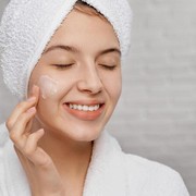 5 Rekomendasi Produk Lokal untuk Eksfoliasi Wajah, Sudah Ada yang Kamu Coba?