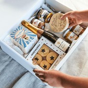 Jadi Tren, Apa Penyebab Orang Suka Kirim Hampers Saat Perayaan Besar?
