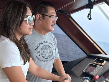 7 Potret Bambang Trihatmodjo Bawa Mayangsari & Khirani Liburan di Pulau Pribadi