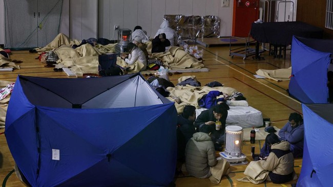 Sebanyak 105 WNI berada di shelter-shelter pengungsian usai gempa bumi berkekuatan magnitudo 7,5 mengguncang Prefektur Ishikawa, Jepang, Senin (1/1).