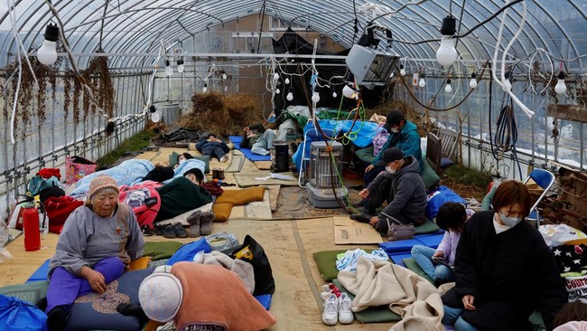 Warga Kepulauan Tokara, Prefektur Kagoshima, Jepang tidak bisa tidur lelap lantaran diguncang lebih dari 1.000 gempa bumi berskala 2 hingga 5,5 selama dua pekan