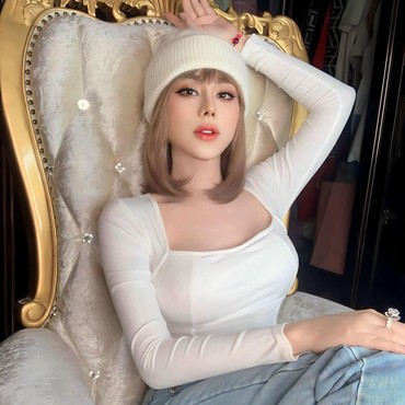 Direbutin Banyak Cowok, Janda Seksi Ini Dulunya Juga Terlahir sebagai Cowok