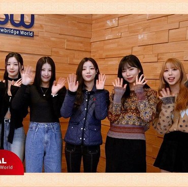 Lirik Lagu Biscuit - Purple Kiss