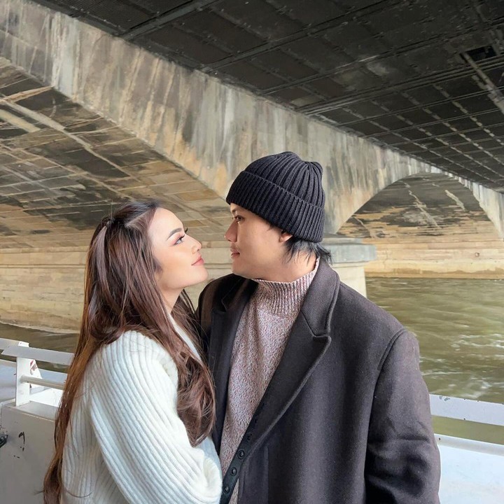 <p>Beberapa selebriti Tanah Air masih di luar negeri untuk berlibur, Bunda. Salah satunya yakni penyanyi Mahalini yang terlihat sedang berada di Eropa bersama sang kekasih, Rizky Febian. (Foto: Instagram @mahaliniraharja)<br /><br /><br /></p>