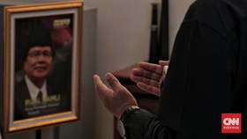Rizal Ramli Bakal Dimakamkan Satu Liang Lahat dengan Mendiang Istri