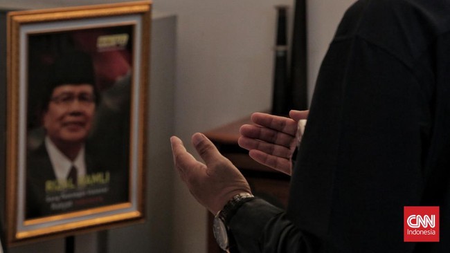 Eks Menteri Koordinator Bidang Kemaritiman Rizal Ramli akan dimakamkan satu liang lahat dengan mendiang sang istri di TPU Jeruk Purut.