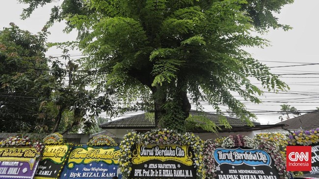 FOTO: Suasana Rumah Duka Rizal Ramli