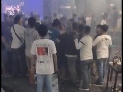 Pria Pinrang Dikeroyok gegara Bersenggolan Saat Joget di Kafe, Pelaku Diburu