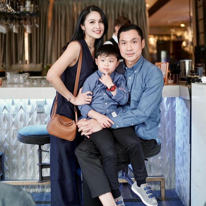 <p>Raphael hadir di rumah tangga Sandra Dewi dan Harvey Moeis setelah mereka menikah setahun sebelumnya, pada 8 November 2016. (Foto: Instagram: @sandradewi88)</p>