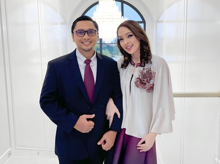 Jarang Terekspos, Ini 7 Potret Kebersamaan dr Reisa Broto Asmoro & Suami Pangeran Jawa