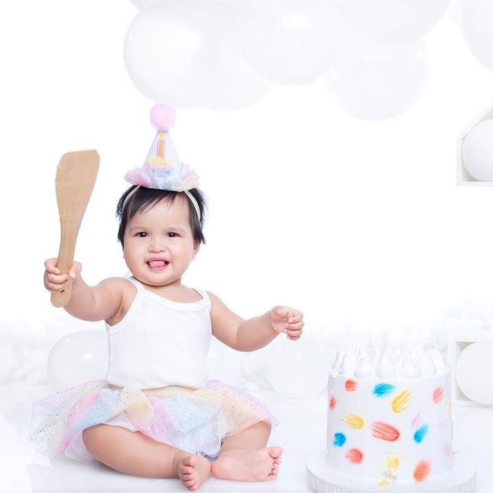<p>Belum lama ini, bocah yang akrab disapa Shanin itu baru saja merayakan ulang tahunnya yang pertama. Tasya pun membagikan beberapa potret cantik sang anak pada laman Instagram-nya. (Foto: Instagram: @tasyakamila)</p>