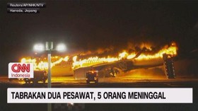 VIDEO: Tabrakan Dua Pesawat, 5 Orang Meninggal