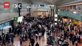 VIDEO: Bandara Haneda Batalkan Ratusan Penerbangan Imbas Kecelakaan