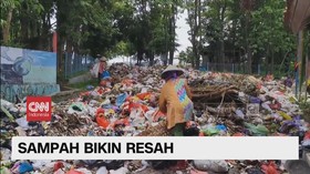 VIDEO: Tumpukan Sampah di TPA Landoh Rembang Meluber Ke Jalan