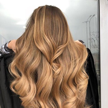 7 Warna Rambut yang Bikin Kulit Wajah Jadi Cerah & Fresh